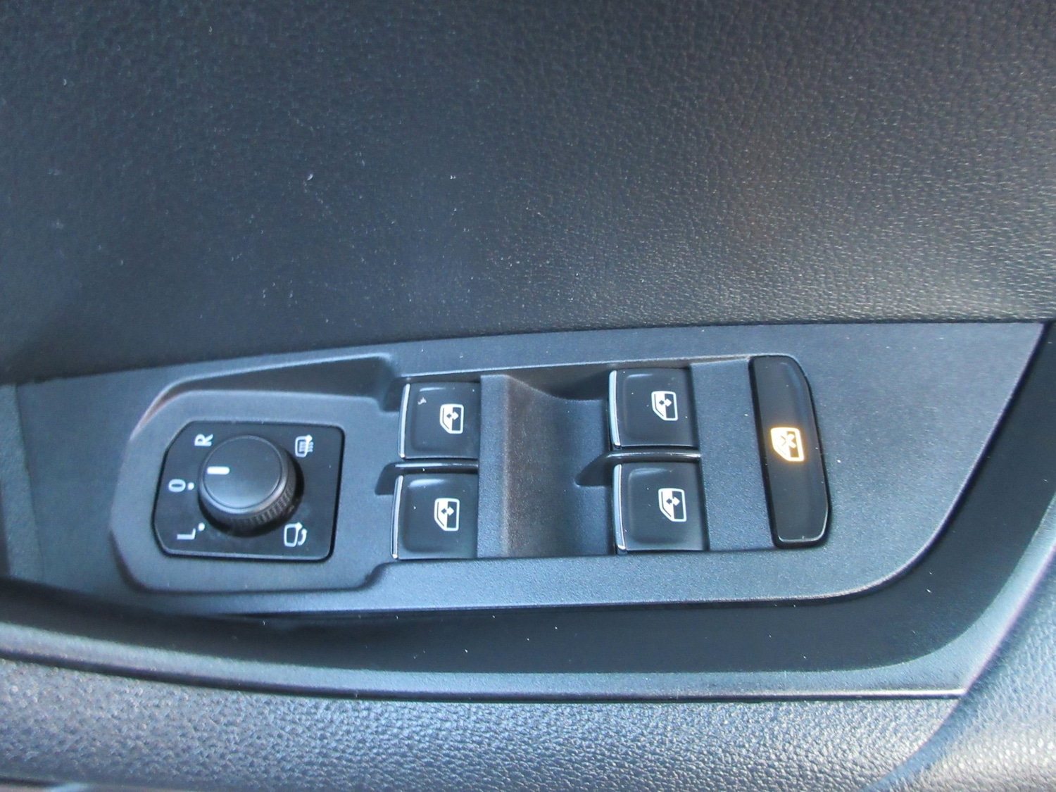 Used Skoda Karoq 2018 for sale - 77099911: Photo 9