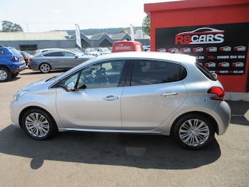 Used Peugeot 208 2018 for sale - 79218037: Photo