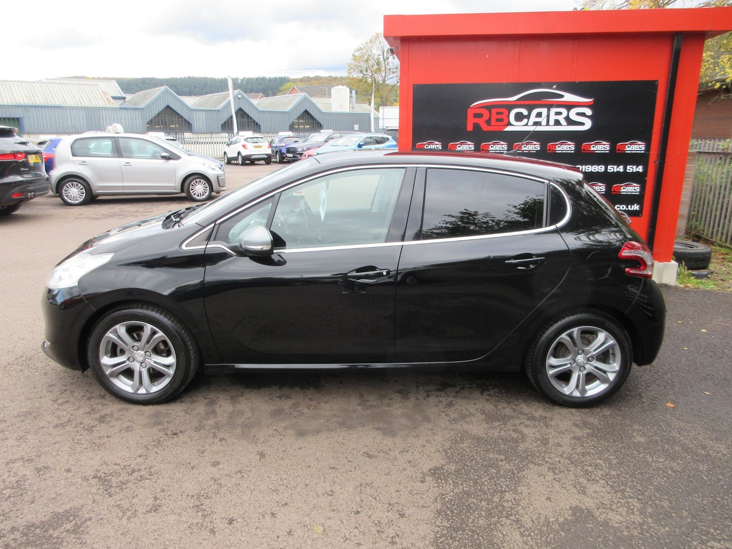 Used Peugeot 208 2015 for sale - 76262840: Photo 4