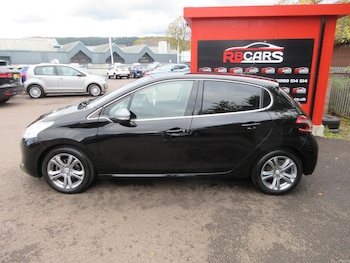Used Peugeot 208 2015 for sale - 76262840: Photo