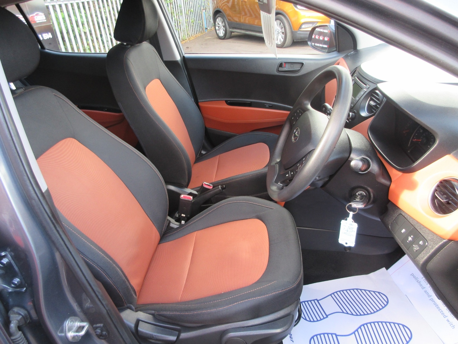 Used Hyundai i10 2014 for sale - 75873945: Photo 9