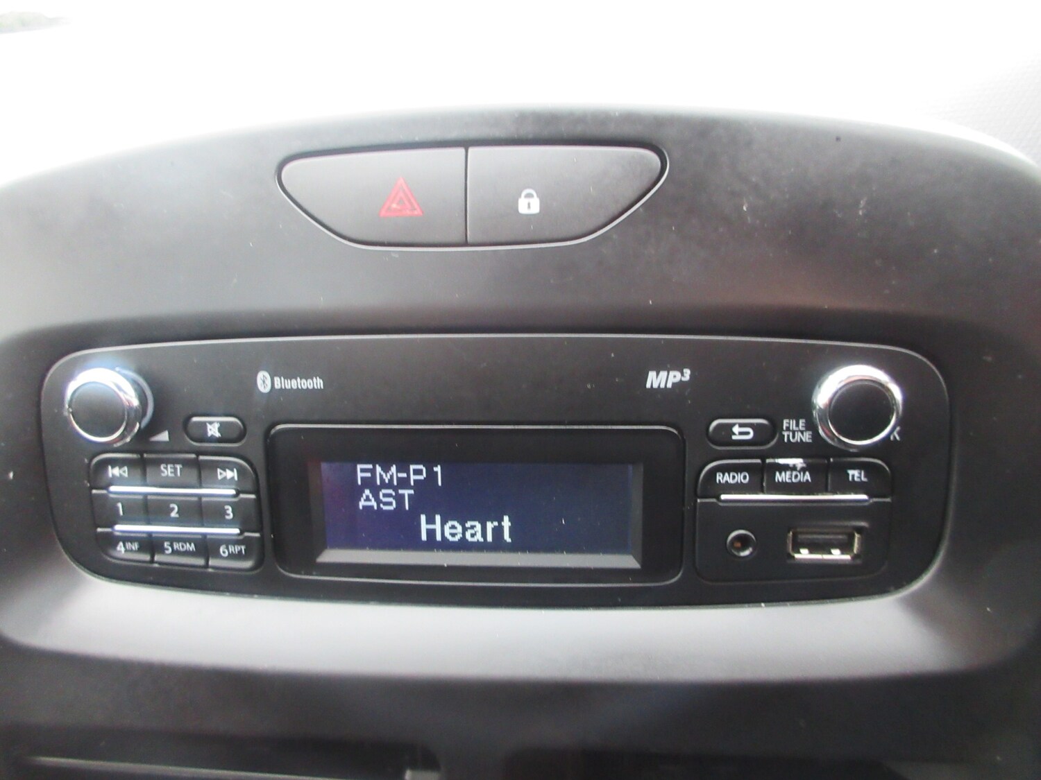 Used Renault Clio 2013 for sale - 77490760: Photo 11