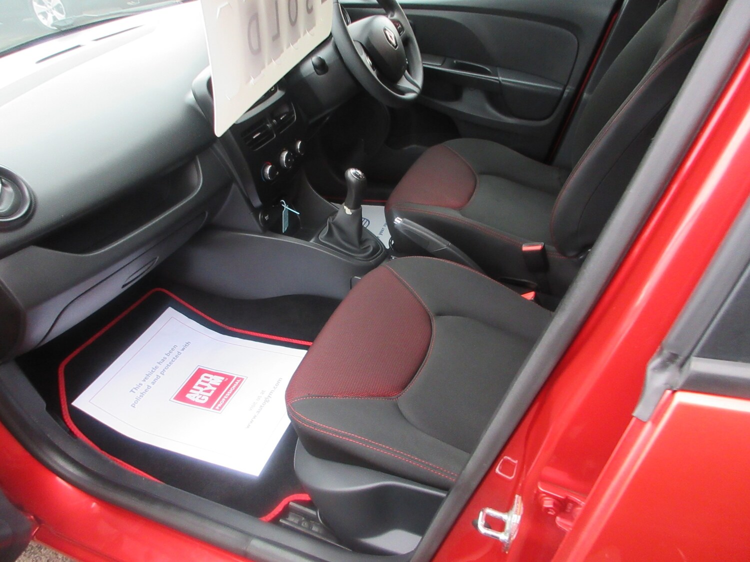 Used Renault Clio 2013 for sale - 77490760: Photo 20