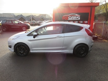 Used Ford Fiesta 2016 for sale - 76893332: Photo