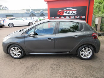 Used Peugeot 208 2014 for sale - 78381551: Photo
