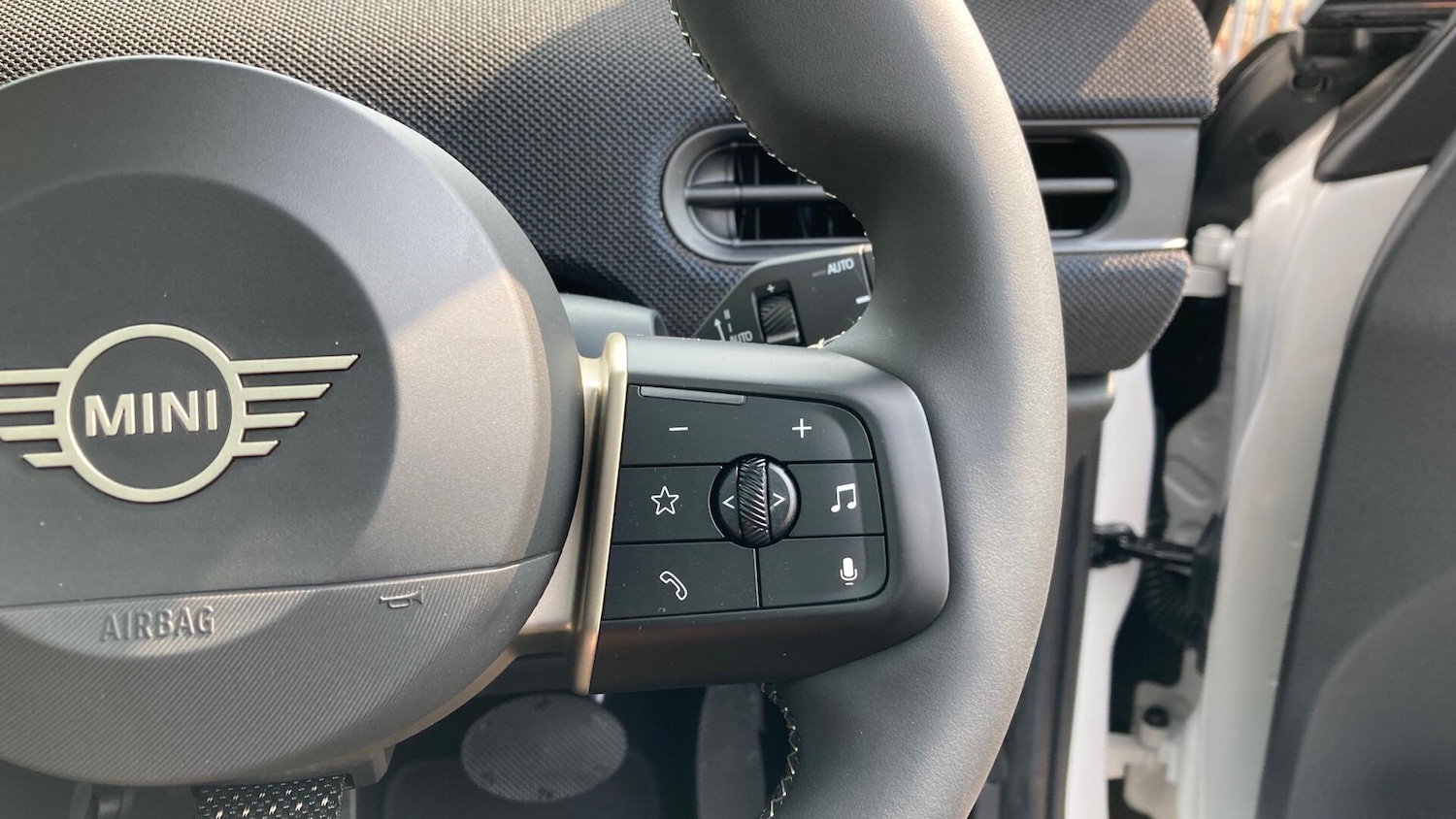 Used MINI Cooper 2024 for sale - 77939295: Photo 18