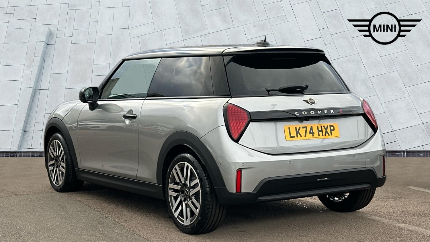 Used MINI Cooper 2024 for sale - 77604735: Photo 2