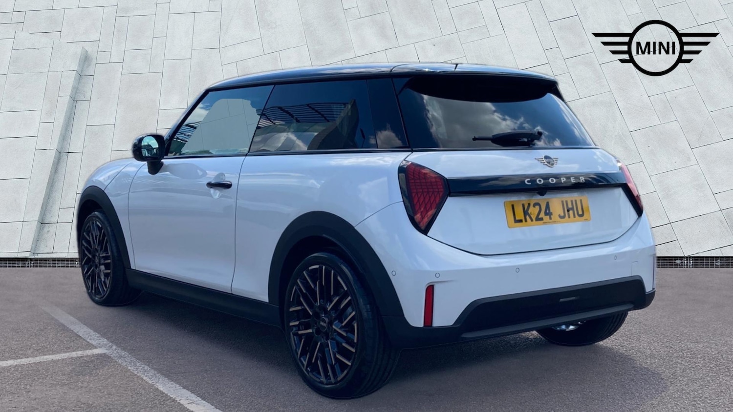 Used MINI Cooper 2024 for sale - 77783892: Photo 2