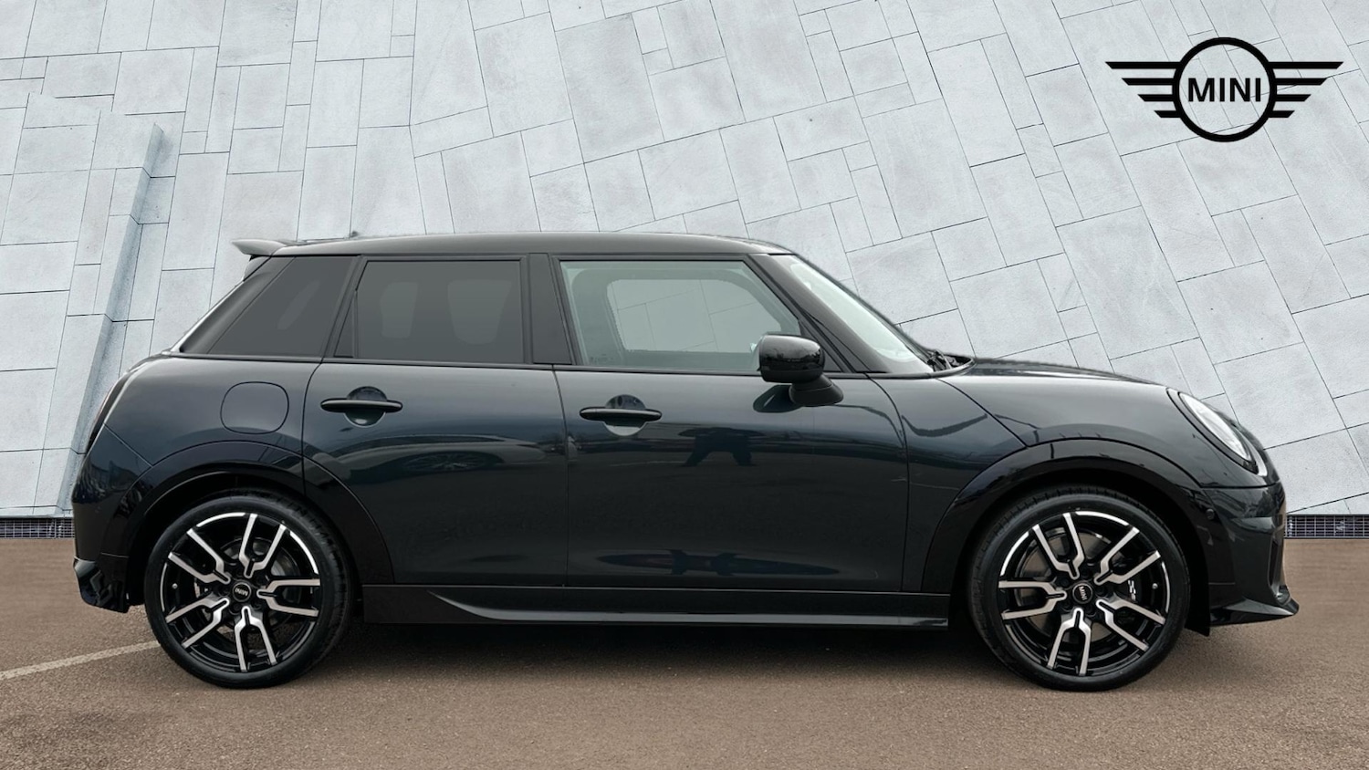 Used MINI Cooper 2024 for sale - 77604745: Photo 2