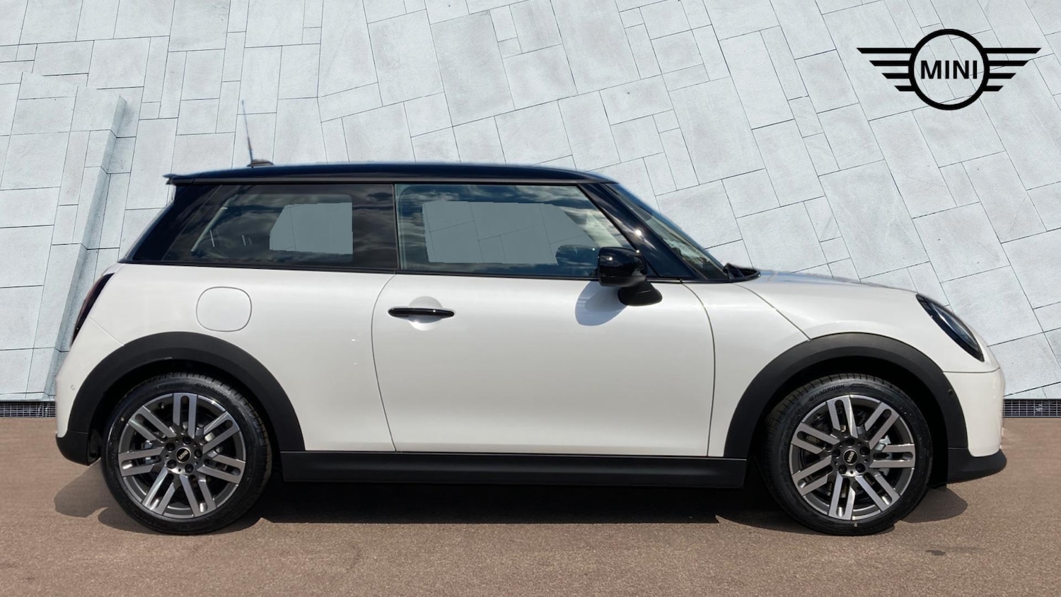 Used MINI Cooper 2024 for sale - 77633140: Photo 3