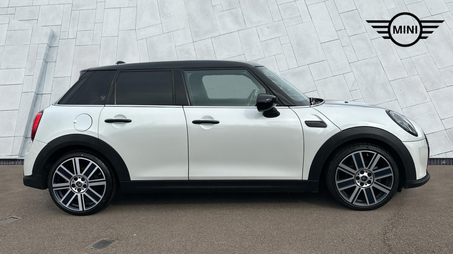 Used MINI Hatch 2023 for sale - 77958376: Photo 3