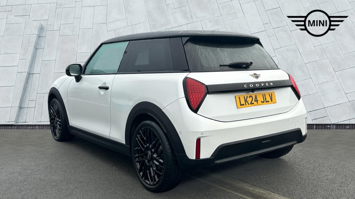 Used MINI Cooper 2024 for sale - 77604706: Photo 2