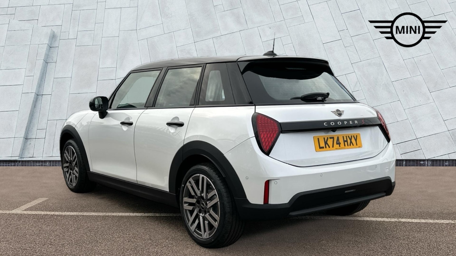 Used MINI Cooper 2024 for sale - 77604747: Photo 2