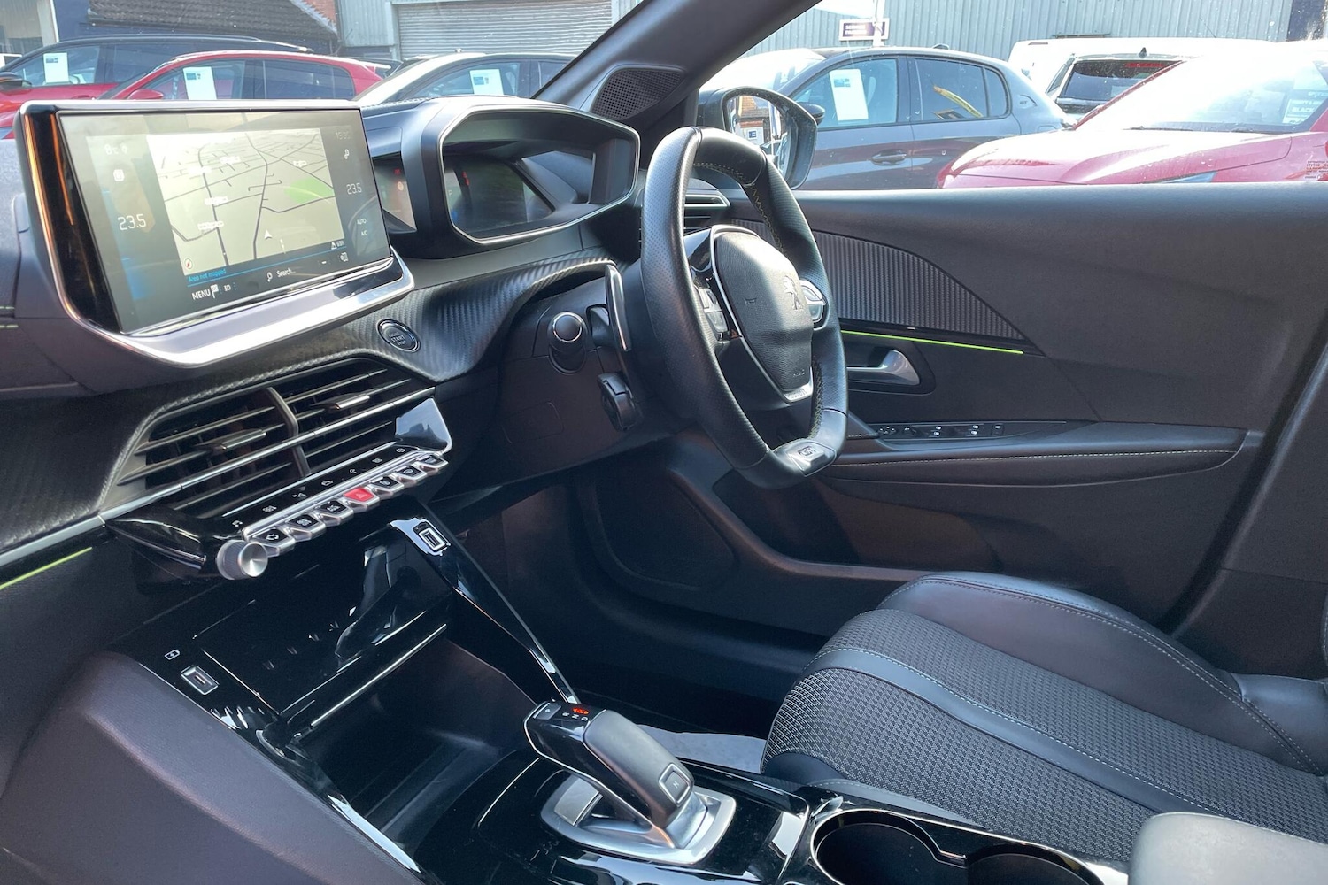 Used Peugeot 208 for sale - 76994551: Photo 2