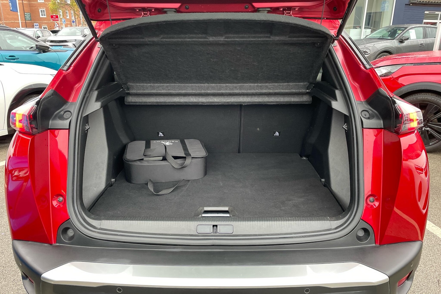 Used Peugeot 2008 2021 for sale - 76898377: Photo 5