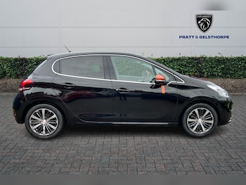 Used Peugeot 208 2016 for sale - 76952527: Photo