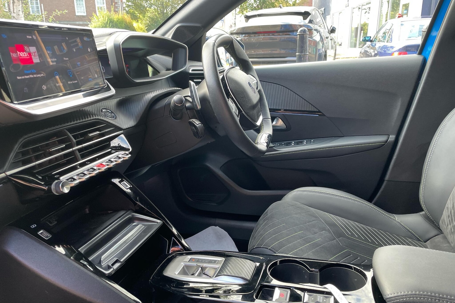 Used Peugeot 208 2024 for sale - 76563247: Photo 2