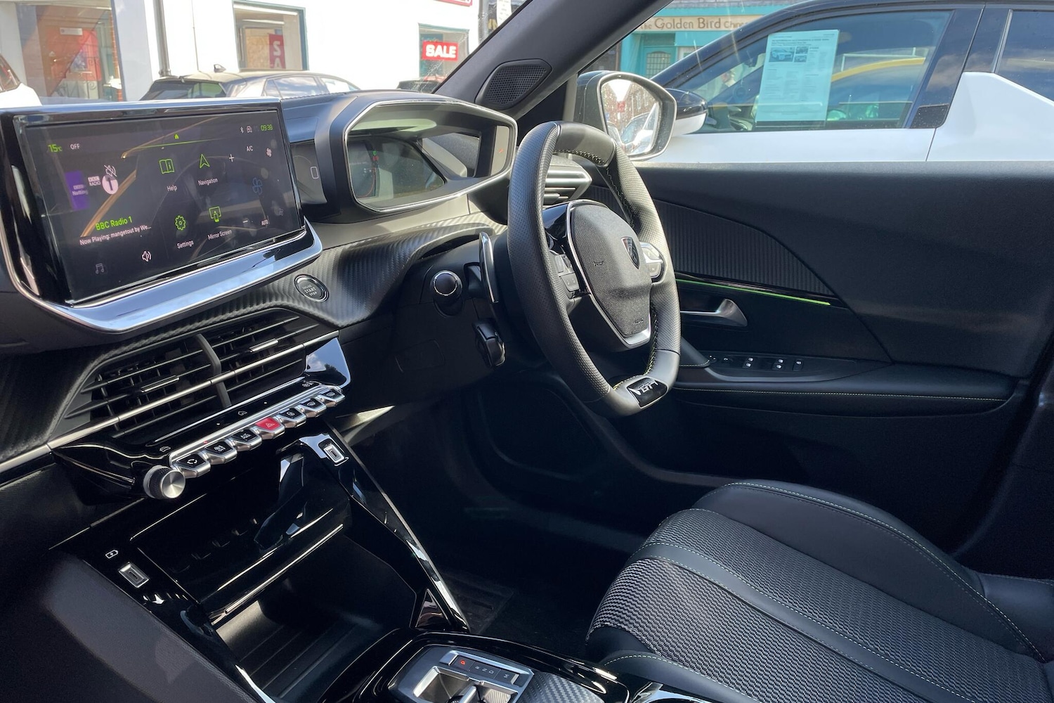 Used Peugeot 2008 2023 for sale - 76563232: Photo 2