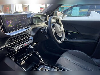 Used Peugeot 2008 2023 for sale - 76563232: Photo