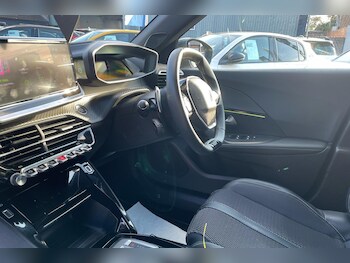 Used Peugeot 2008 2024 for sale - 76563253: Photo