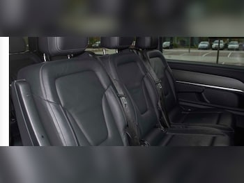 Used Mercedes-Benz V-Class 2023 for sale - 76171663: Photo 2