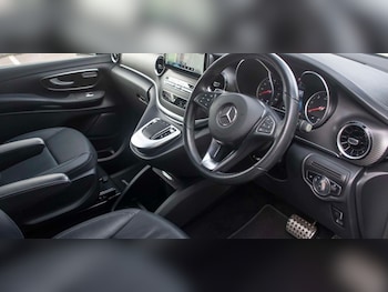 Used Mercedes-Benz V-Class 2023 for sale - 76171663: Photo 4