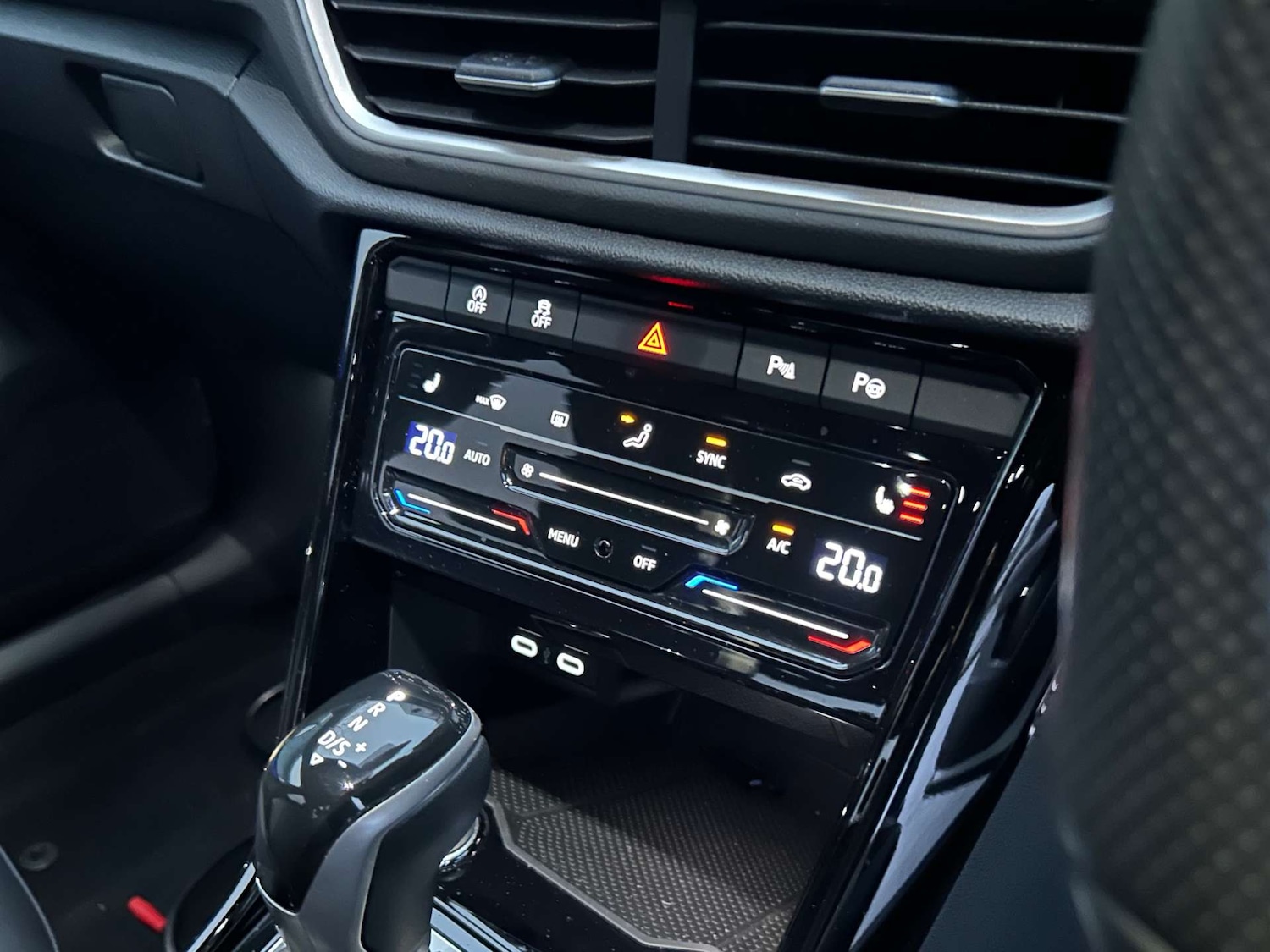 Used Volkswagen T-Roc 2024 for sale - 76589716: Photo 21