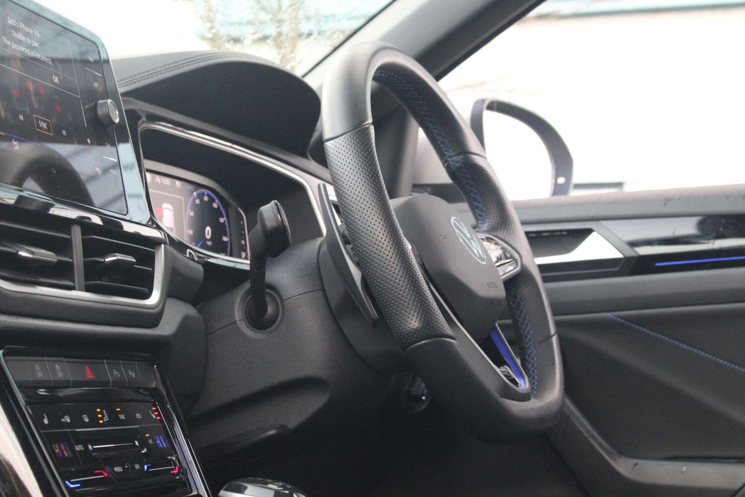 Used Volkswagen T-Roc 2024 for sale - 76589716: Photo 60