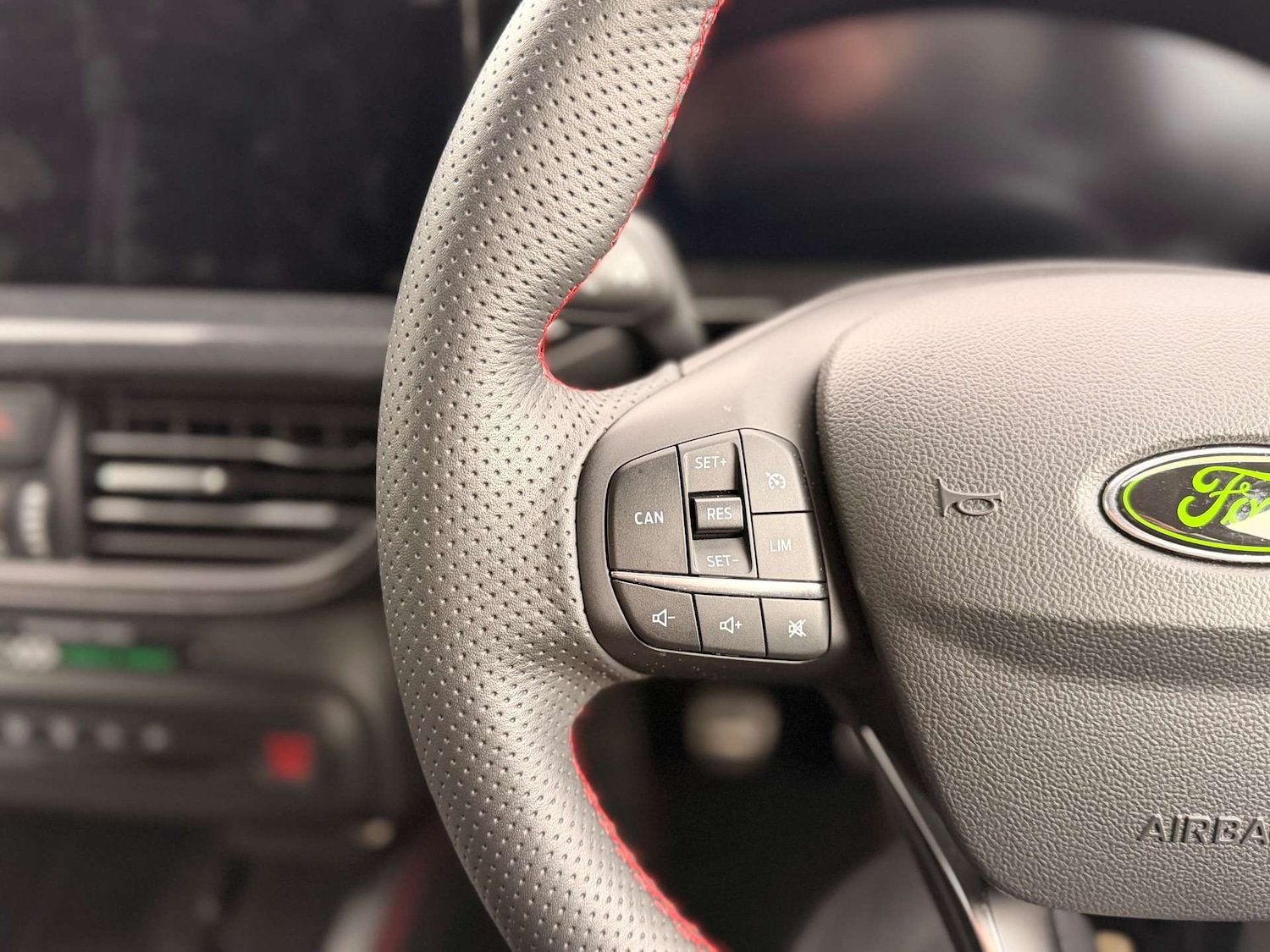 Used Ford Focus 2023 for sale - 76709181: Photo 32