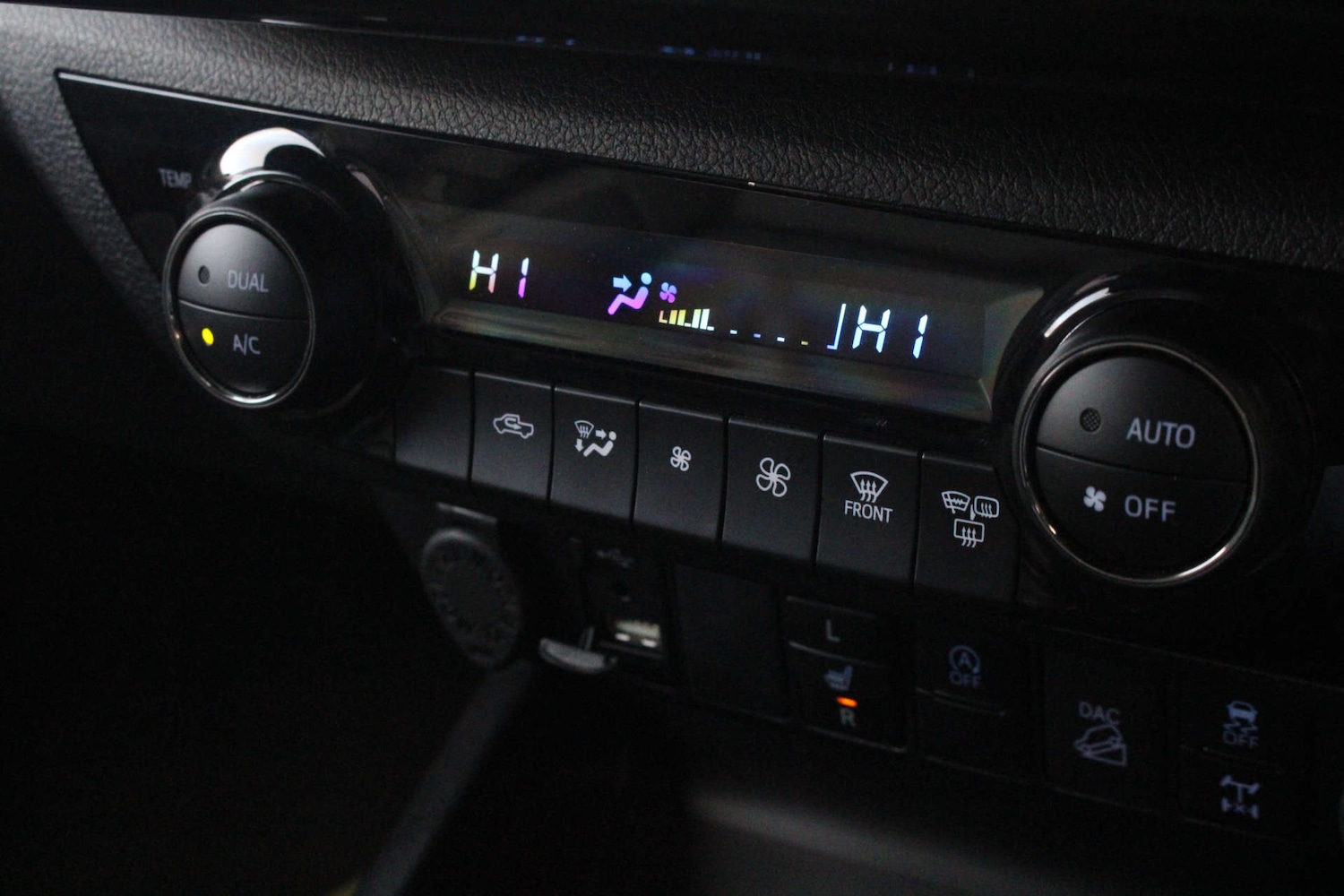 Used Toyota Hilux 2023 for sale - 77022664: Photo 51