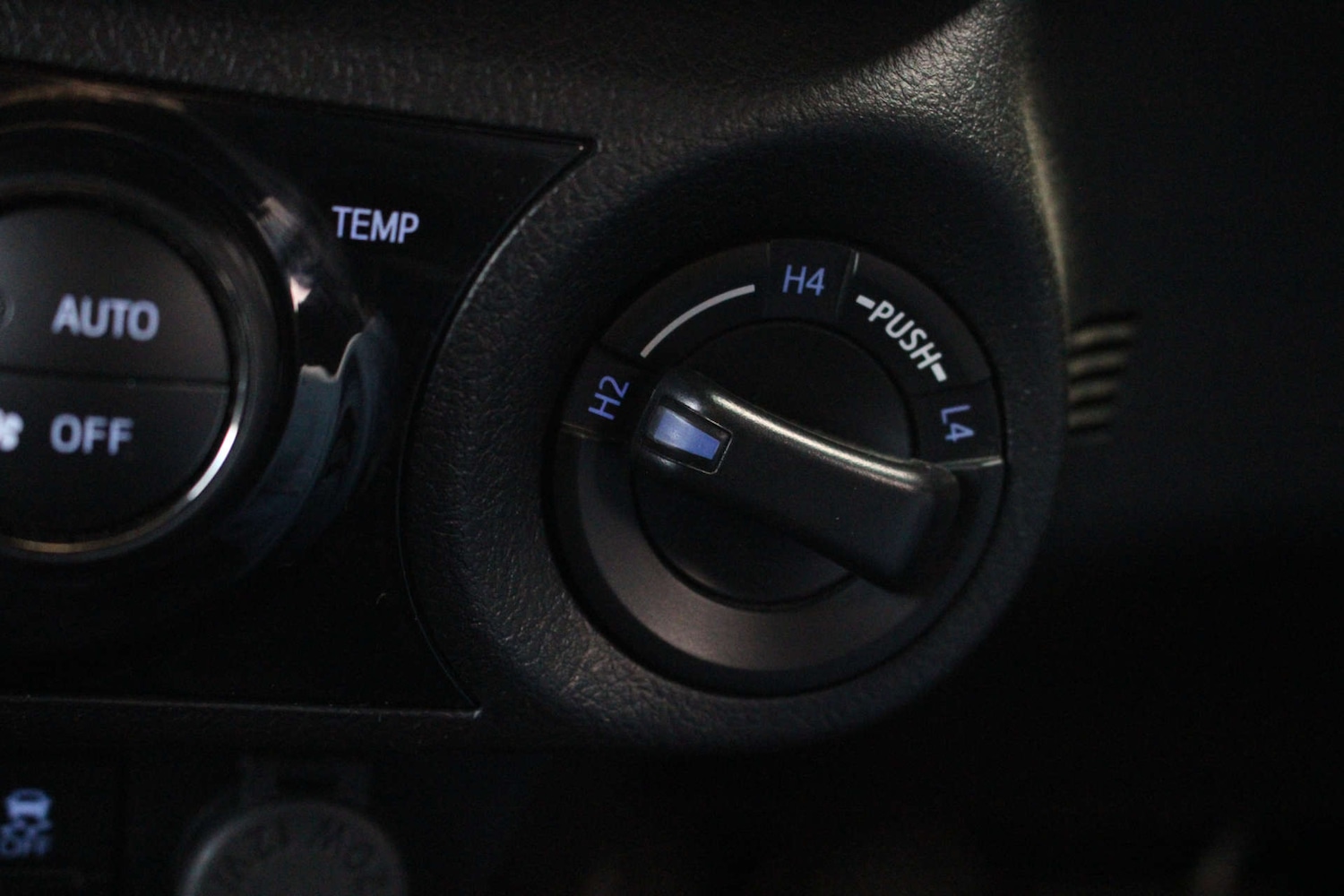 Used Toyota Hilux 2023 for sale - 77022664: Photo 52