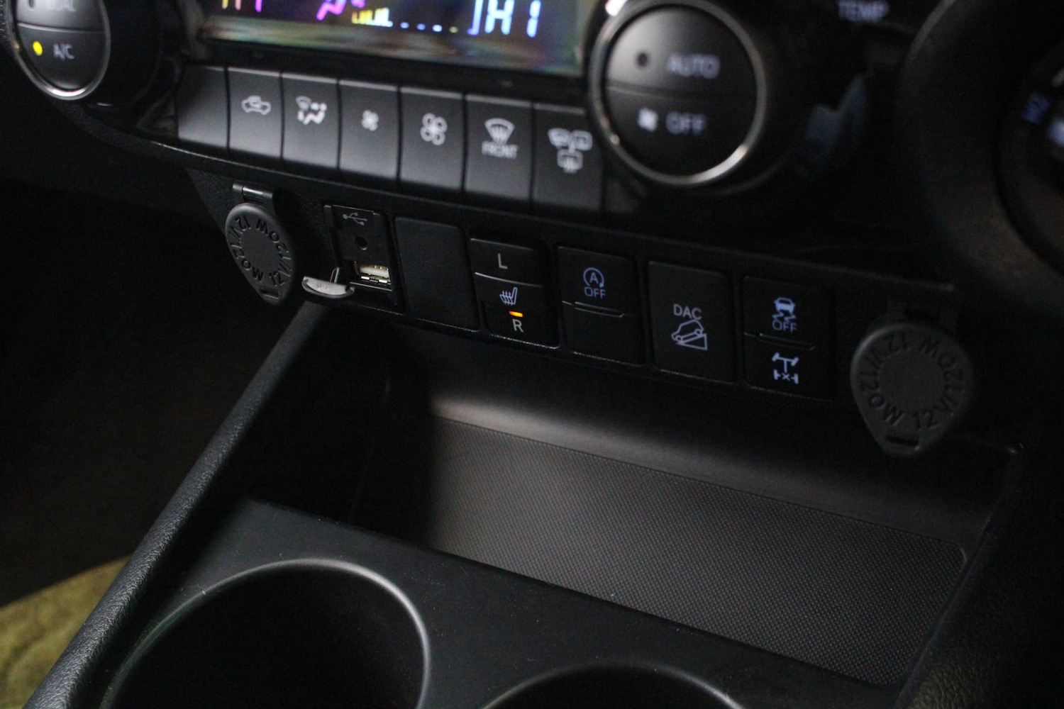 Used Toyota Hilux 2023 for sale - 77022664: Photo 53