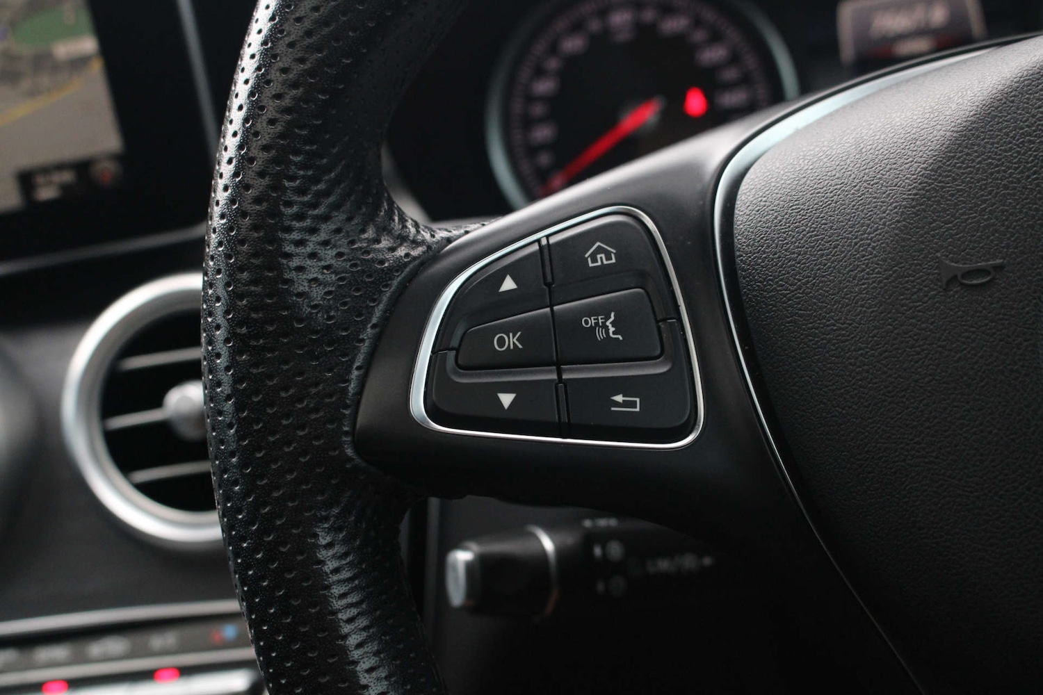 Used Mercedes-Benz GLC 2018 for sale - 77247857: Photo 28