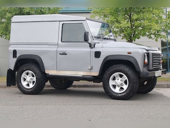 Land Rover - Defender 90