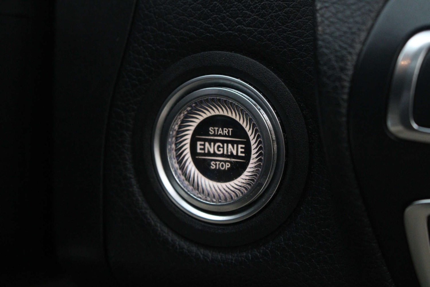 Used Mercedes-Benz C Class 2018 for sale - 76330115: Photo 39