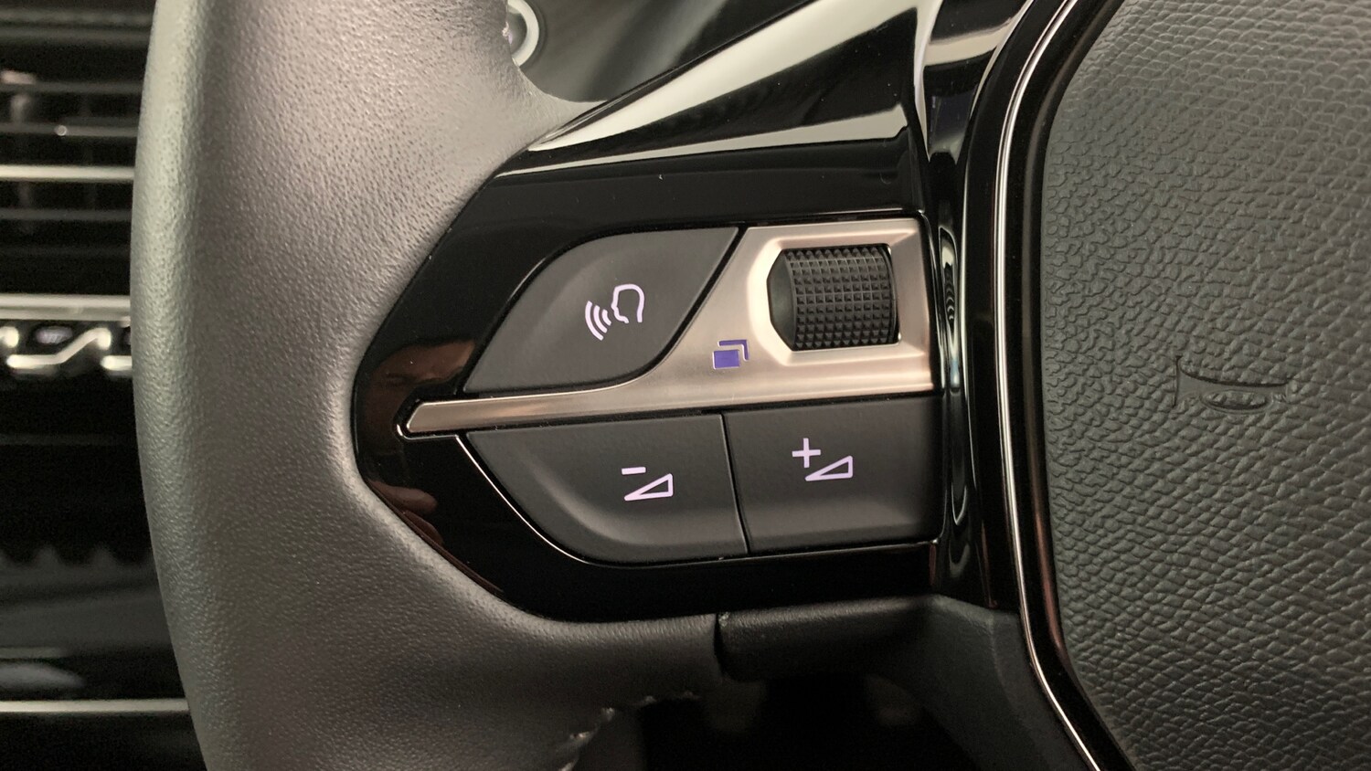 Used Peugeot 2008 2022 for sale - 76327667: Photo 19