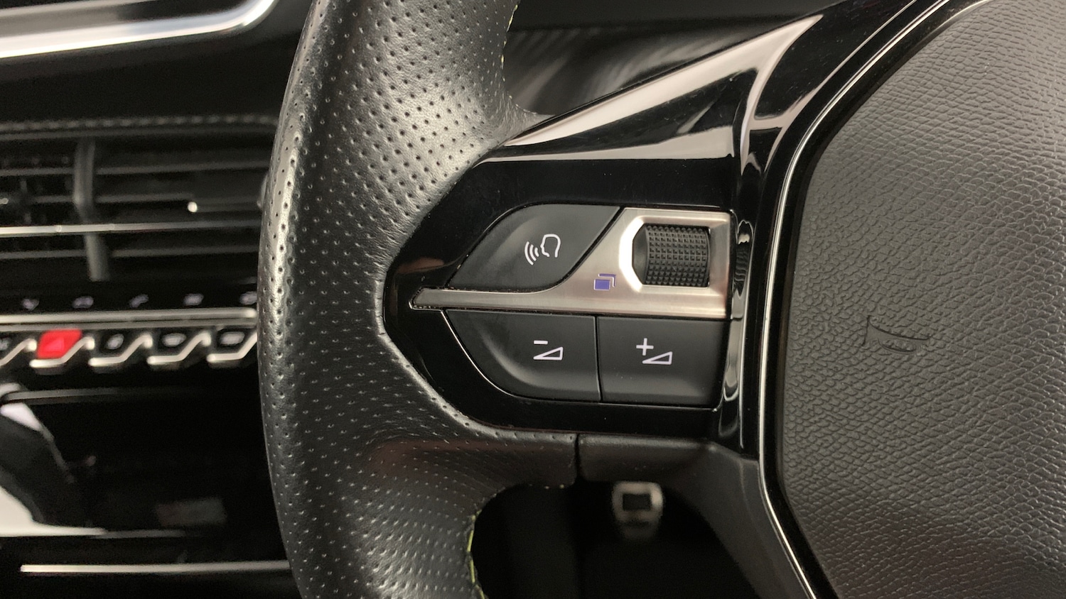 Used Peugeot 2008 2021 for sale - 76433842: Photo 19