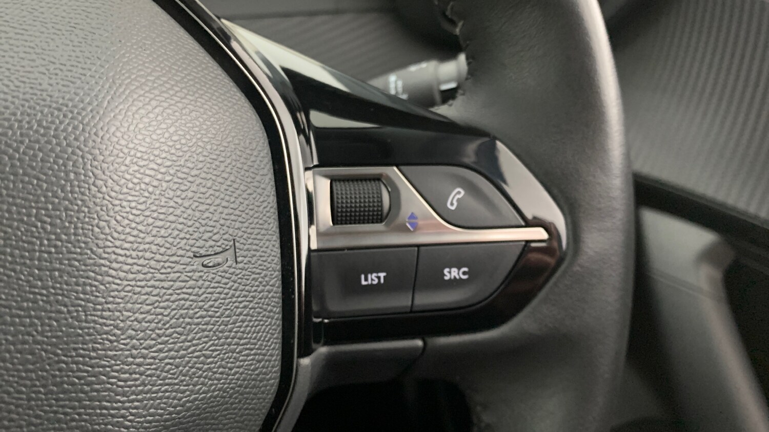 Used Peugeot 2008 2021 for sale - 76285220: Photo 18