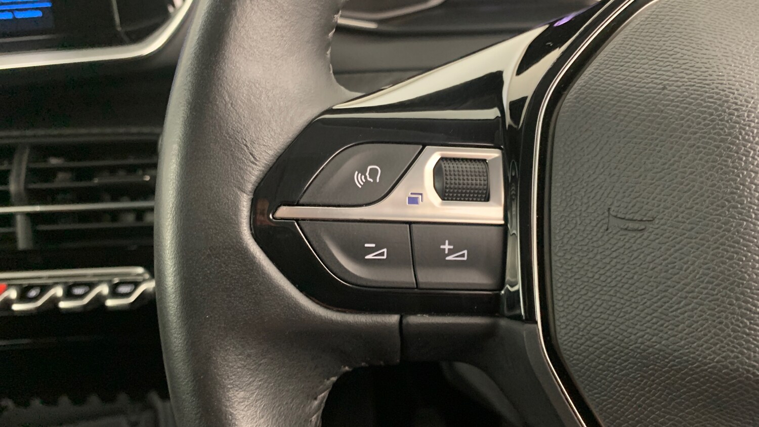 Used Peugeot 2008 2021 for sale - 76285220: Photo 19