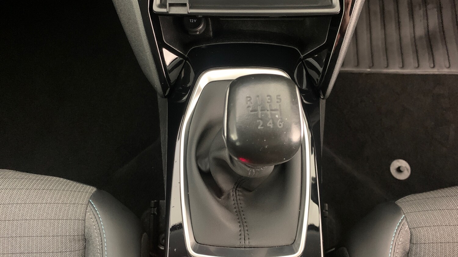 Used Peugeot 2008 2021 for sale - 76285220: Photo 32