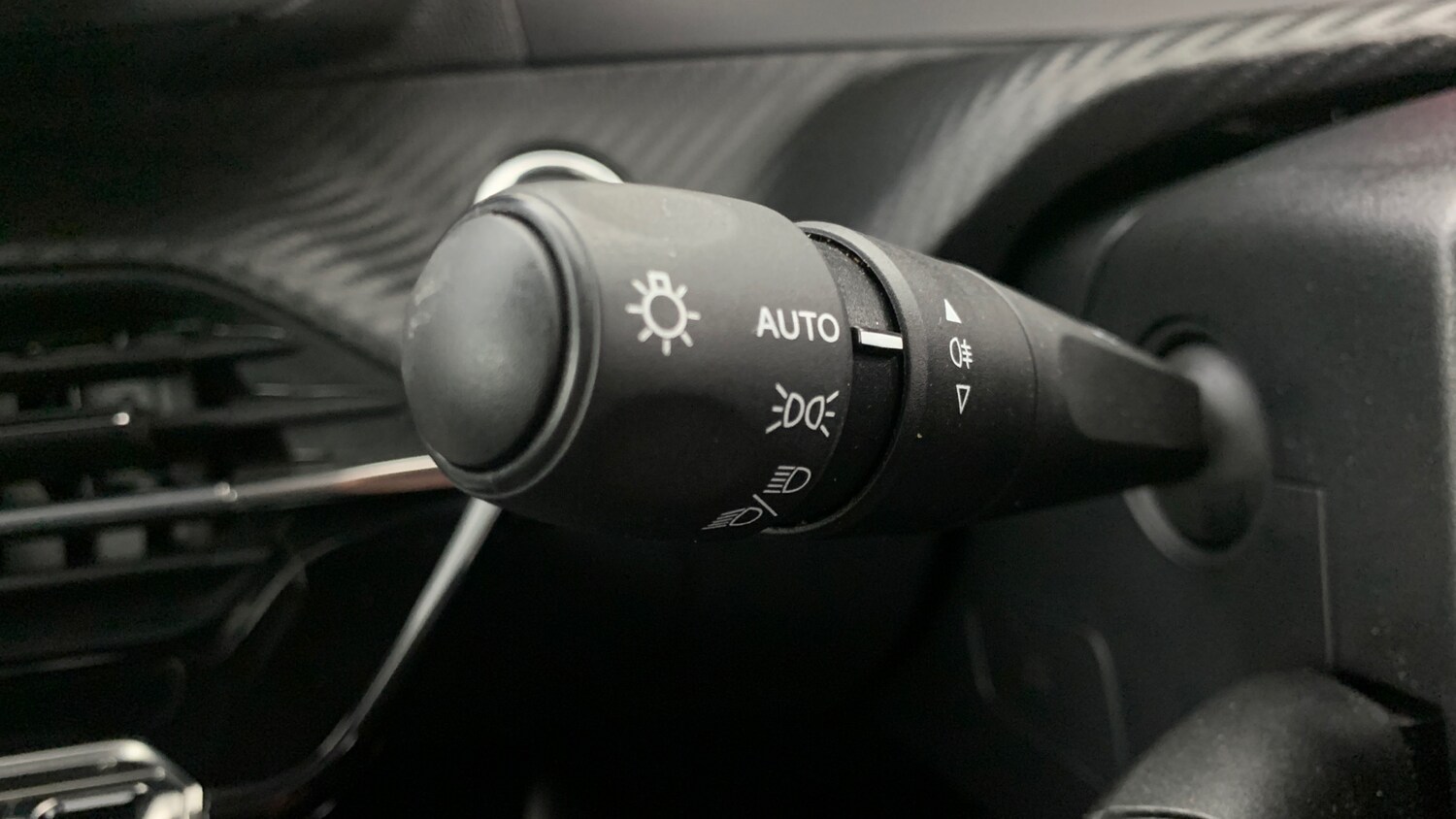 Used Peugeot 2008 2021 for sale - 76285220: Photo 35