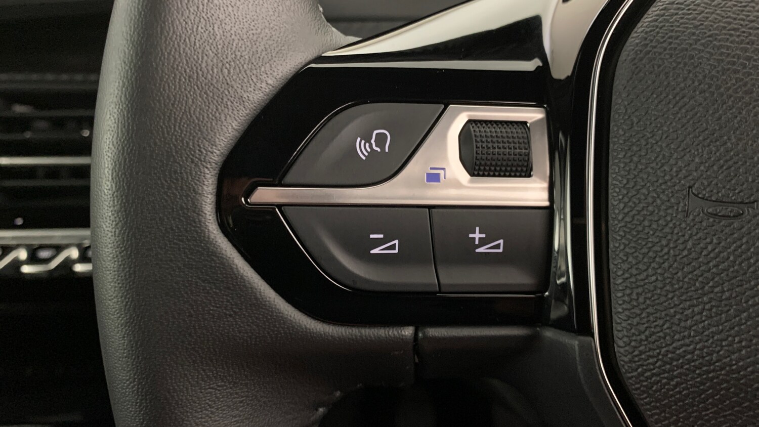 Used Peugeot 2008 2024 for sale - 76327708: Photo 19