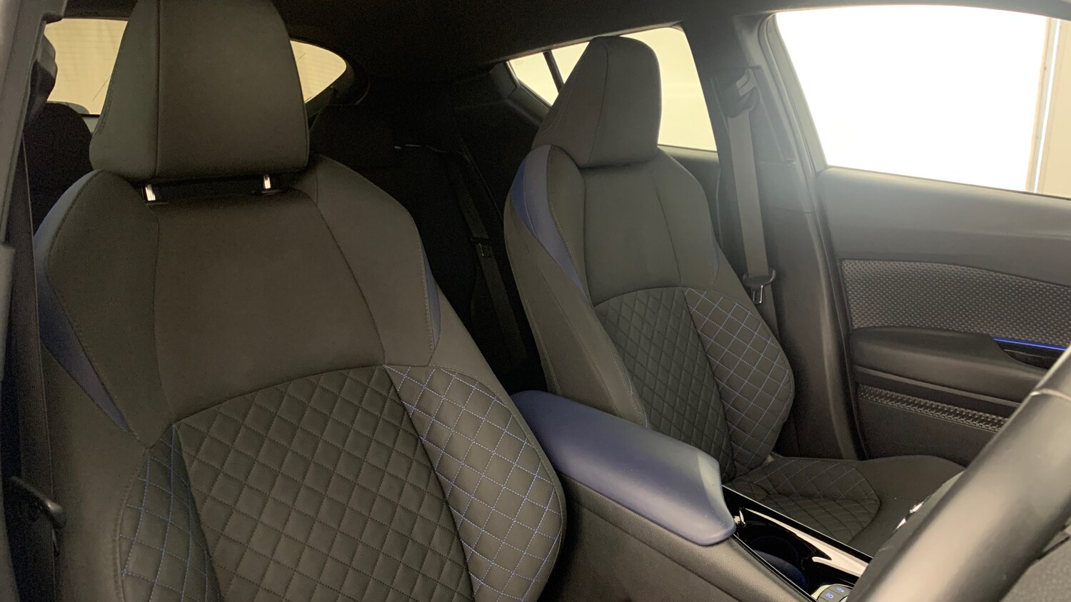 Used Toyota C-HR 2020 for sale - 76441680: Photo 42