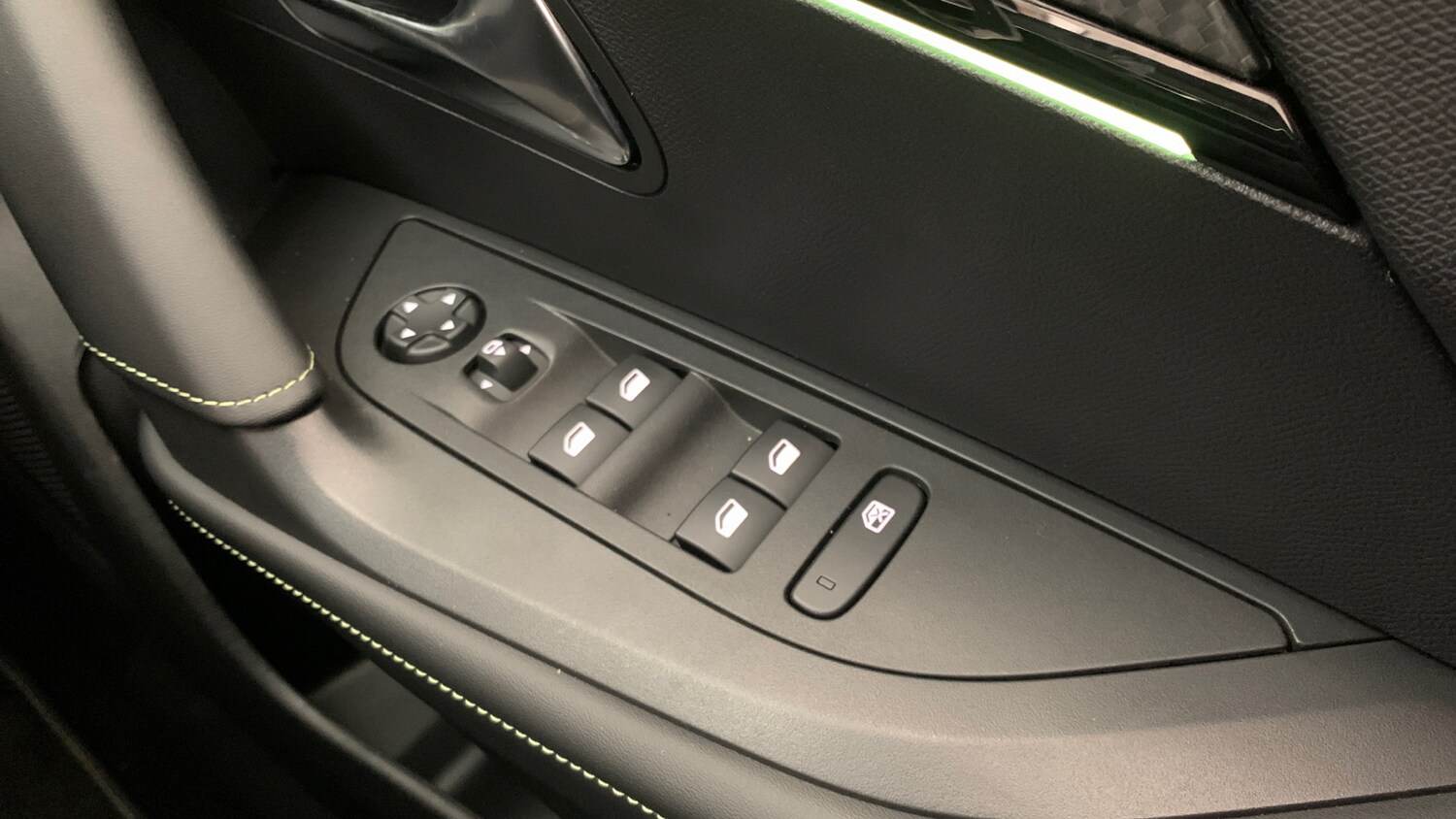 Used Peugeot 2008 2024 for sale - 77926618: Photo 39