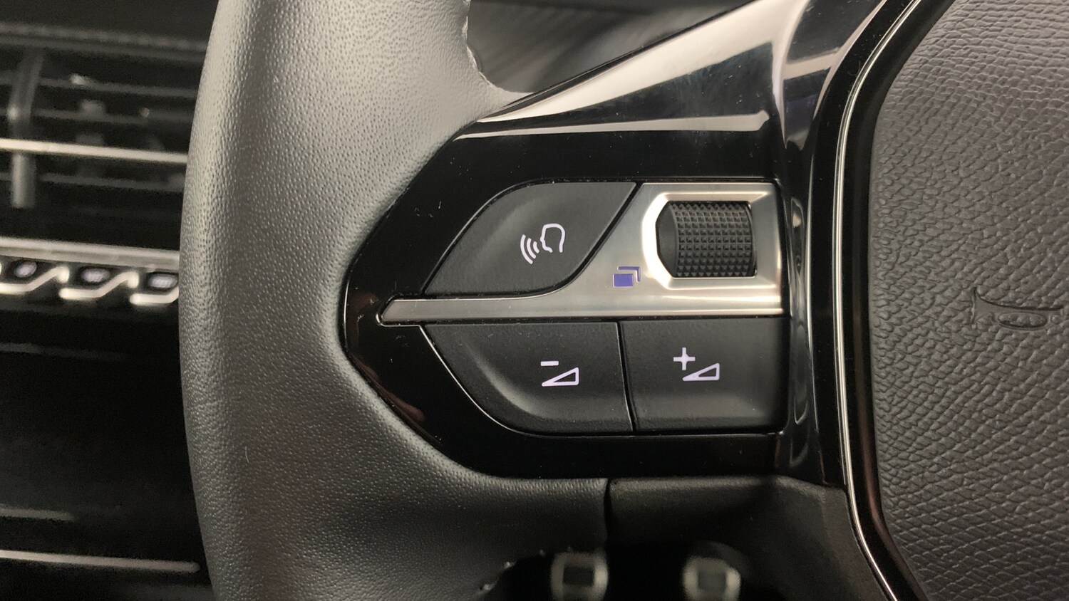 Used Peugeot 2008 2023 for sale - 76307998: Photo 19