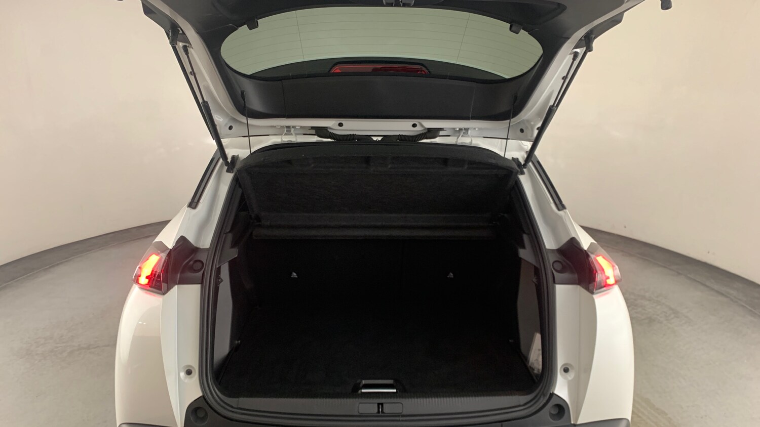 Used Peugeot 2008 2023 for sale - 76307998: Photo 5