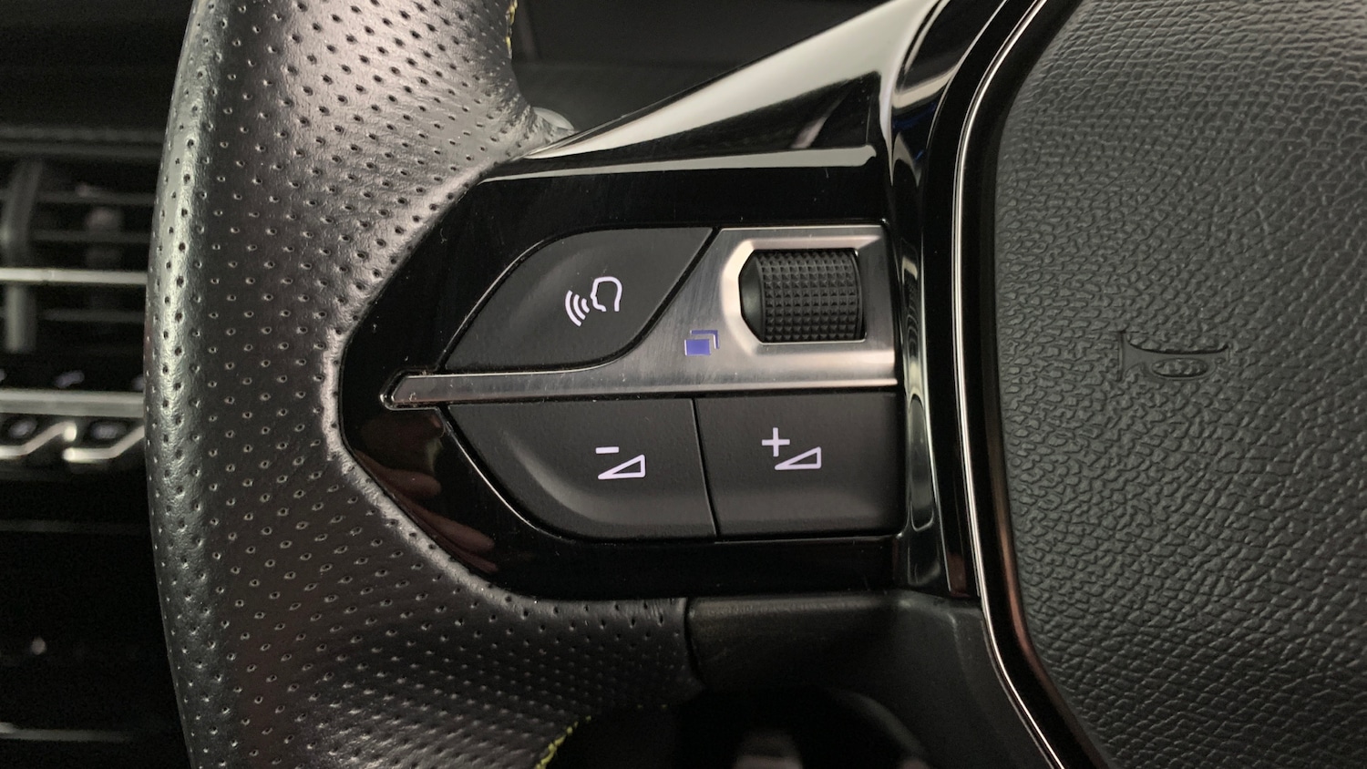 Used Peugeot 208 2022 for sale - 77030639: Photo 19