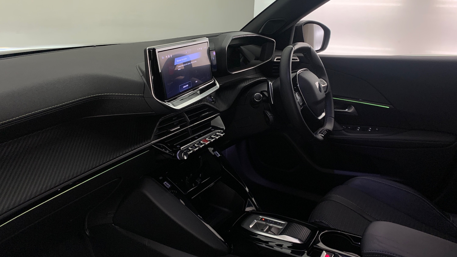 Used Peugeot 2008 2024 for sale - 76350370: Photo 2