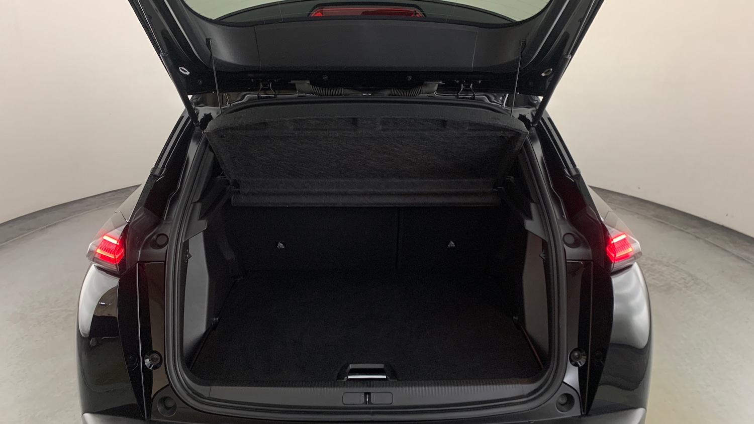 Used Peugeot 2008 2024 for sale - 76350370: Photo 5