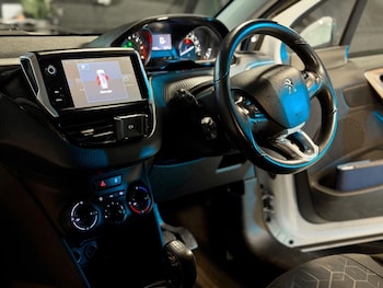 Used Peugeot 2008 2016 for sale - 77052455: Photo